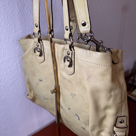 Coach Beige Leather Shoulder Bag - Picture 8 of 11